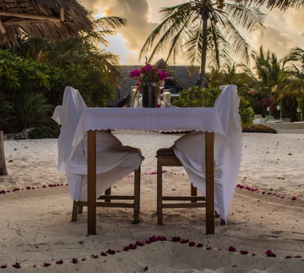 Cena en la playa en el Fun Beach Resort Zanzibar