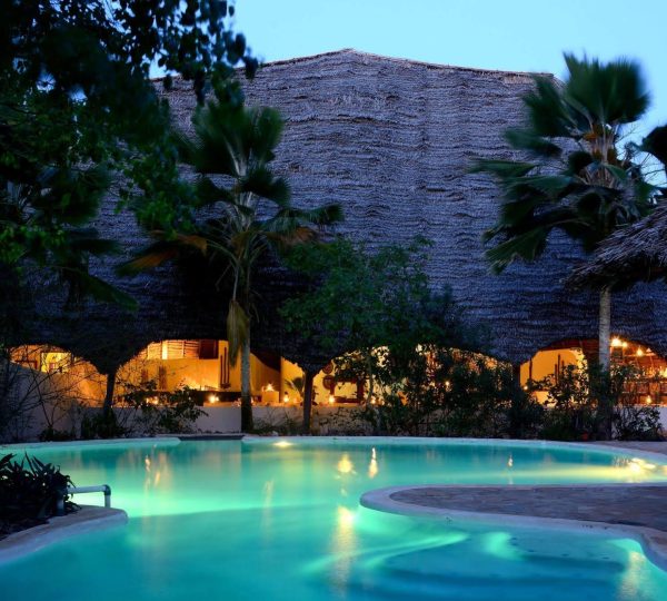 Soirée au bord de la piscine